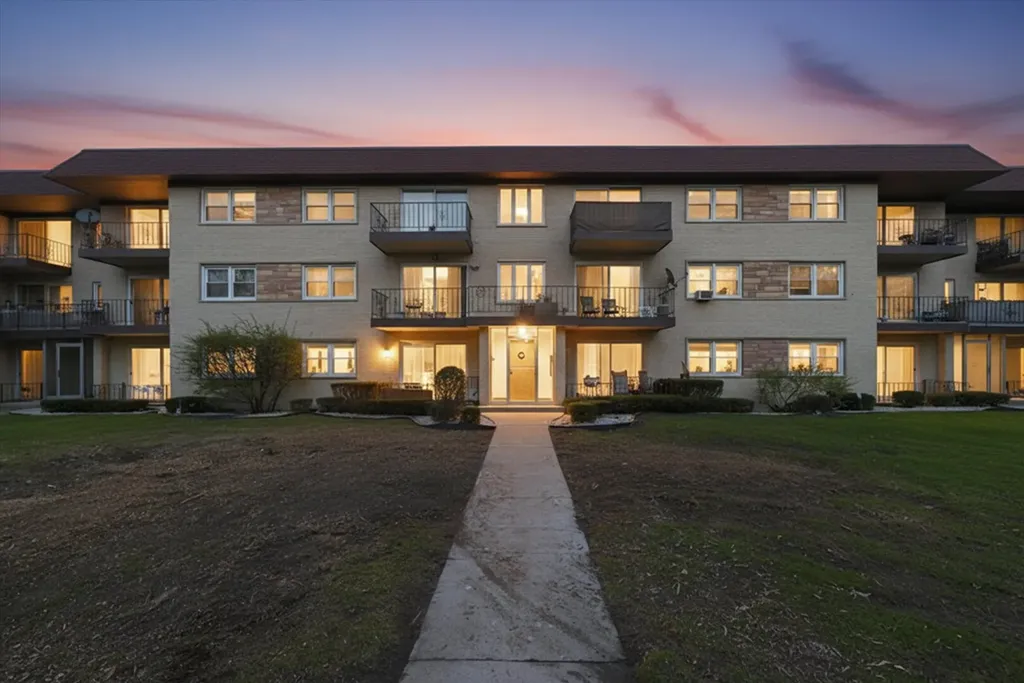 5211 North Potawatomie Avenue Chicago IL 60656
