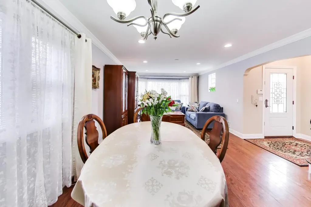 5136 West Lee Street Skokie IL 60077