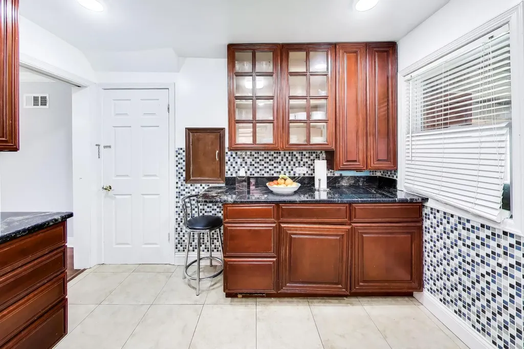 5136 West Lee Street Skokie IL 60077