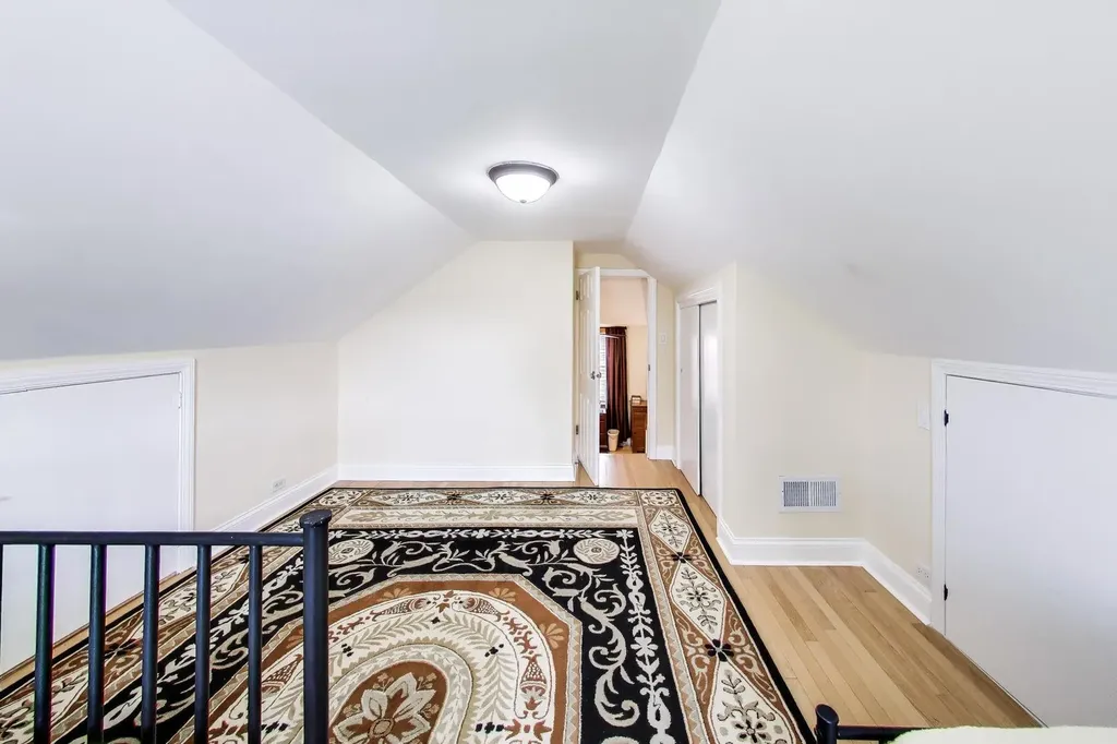 5136 West Lee Street Skokie IL 60077