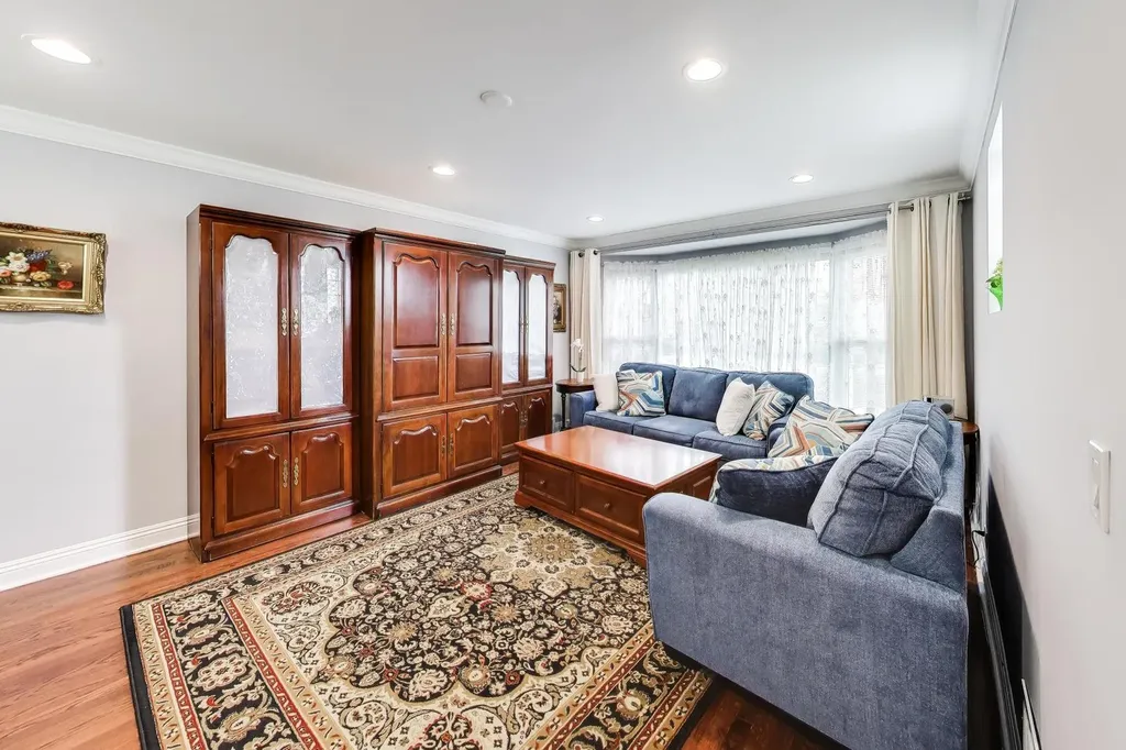 5136 West Lee Street Skokie IL 60077