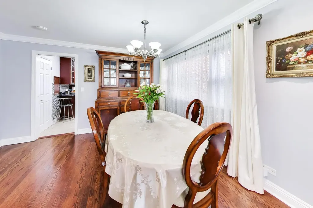 5136 West Lee Street Skokie IL 60077