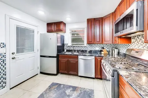 5136 West Lee Street Skokie IL 60077