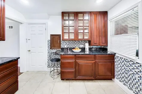 5136 West Lee Street Skokie IL 60077