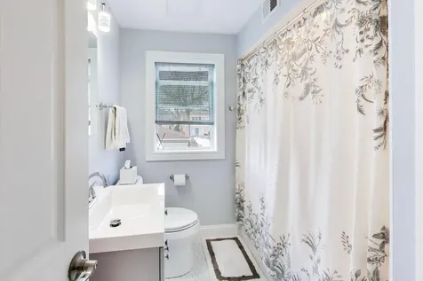 5136 West Lee Street Skokie IL 60077