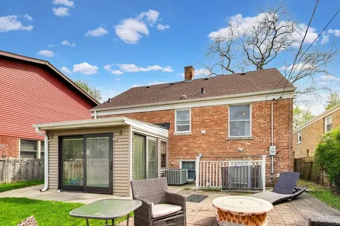 5136 West Lee Street Skokie IL 60077