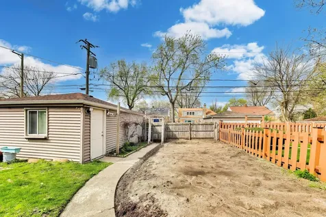 5136 West Lee Street Skokie IL 60077