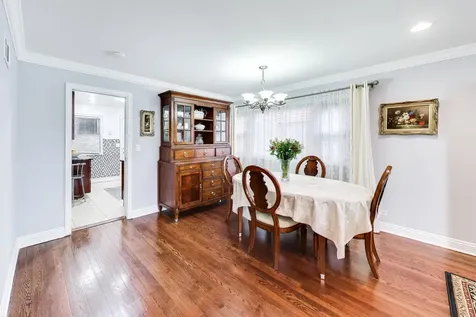 5136 West Lee Street Skokie IL 60077