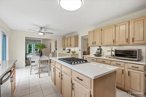 1661 Kensington Drive Algonquin IL 60102