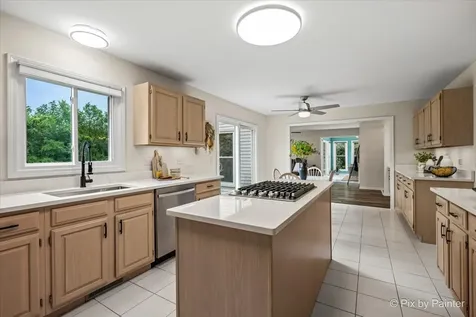1661 Kensington Drive Algonquin IL 60102
