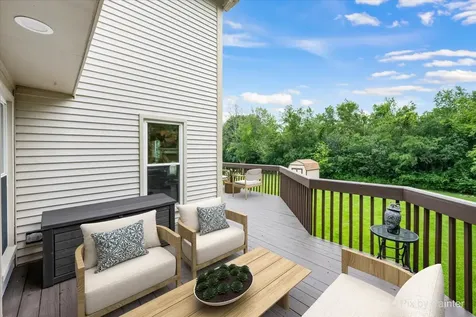 1661 Kensington Drive Algonquin IL 60102