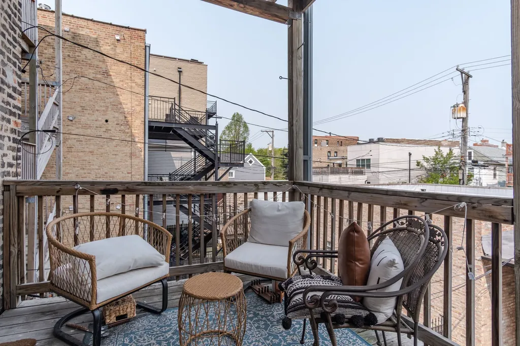 1304 West Ohio Street Chicago IL 60642