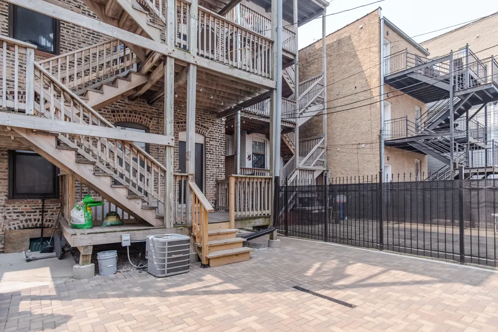 1304 West Ohio Street Chicago IL 60642