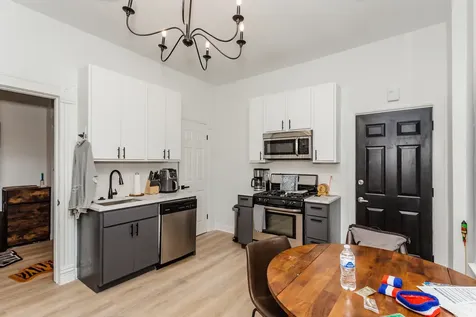 1304 West Ohio Street Chicago IL 60642
