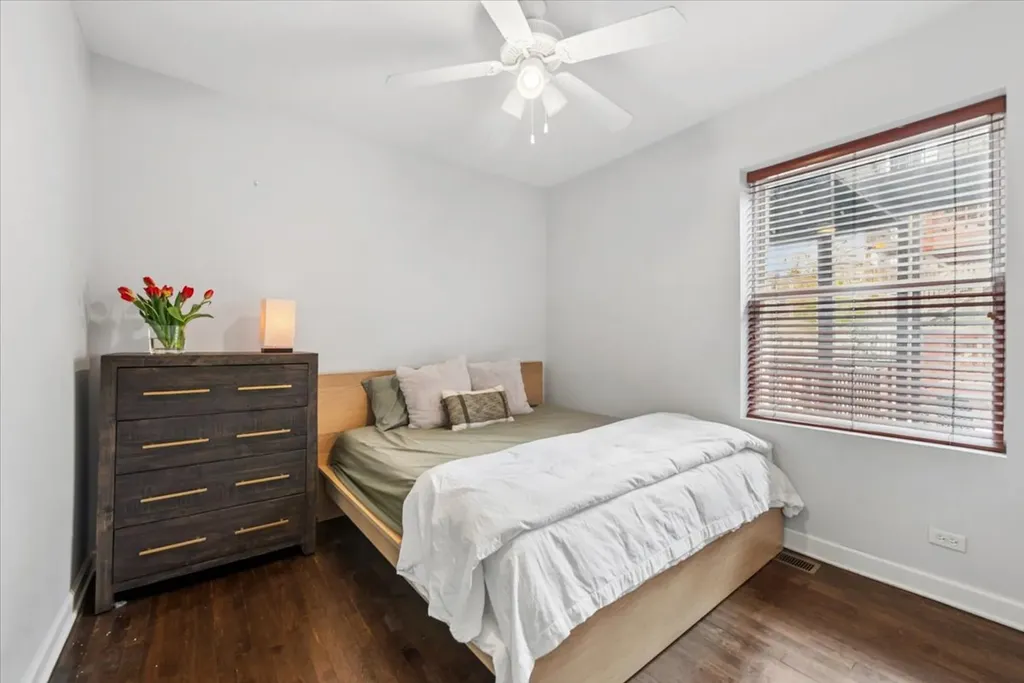 2204 West Winona Street Chicago IL 60625