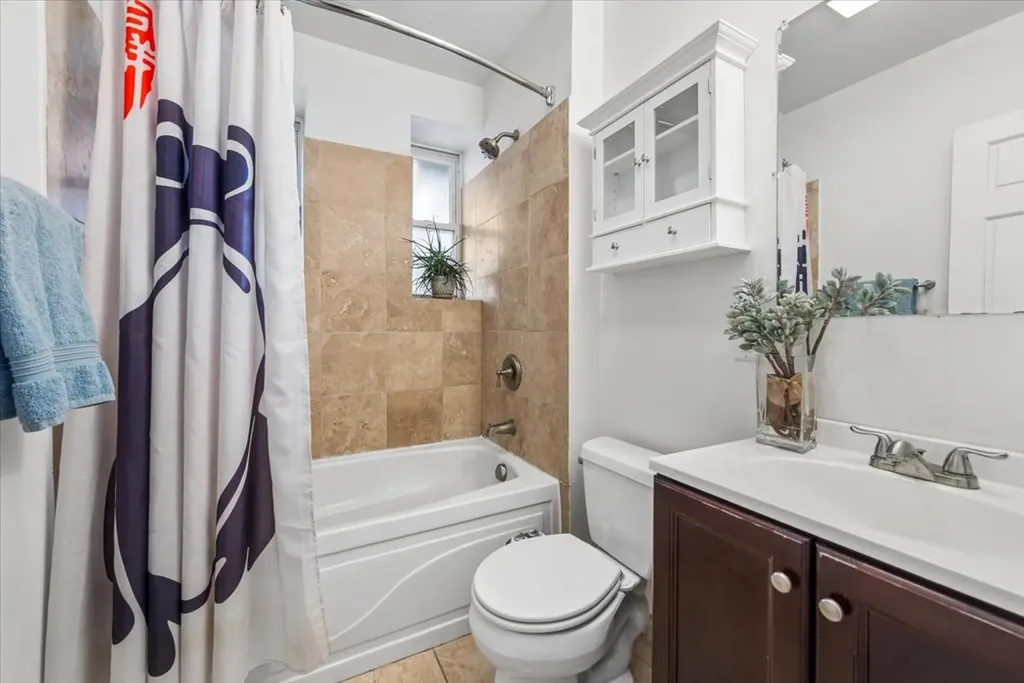 2204 West Winona Street Chicago IL 60625