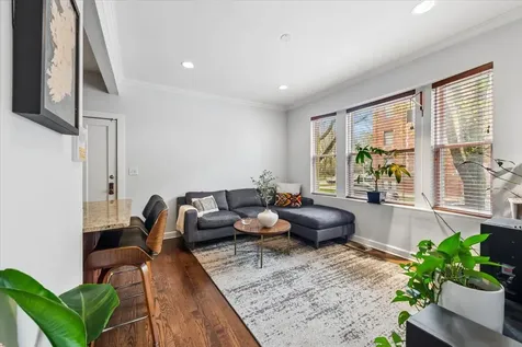2204 West Winona Street Chicago IL 60625