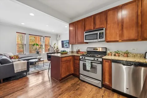 2204 West Winona Street Chicago IL 60625