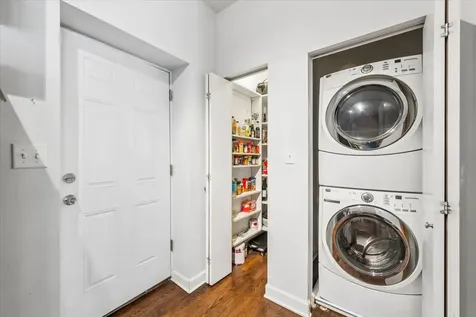 2204 West Winona Street Chicago IL 60625