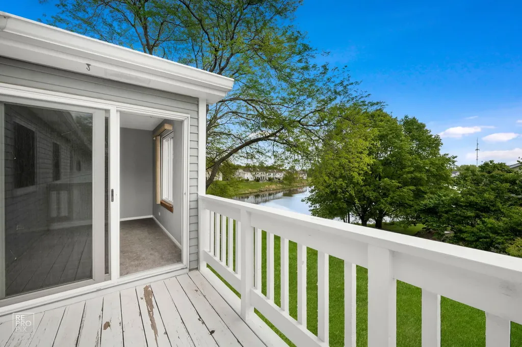 321 Clairemont Court Aurora IL 60504