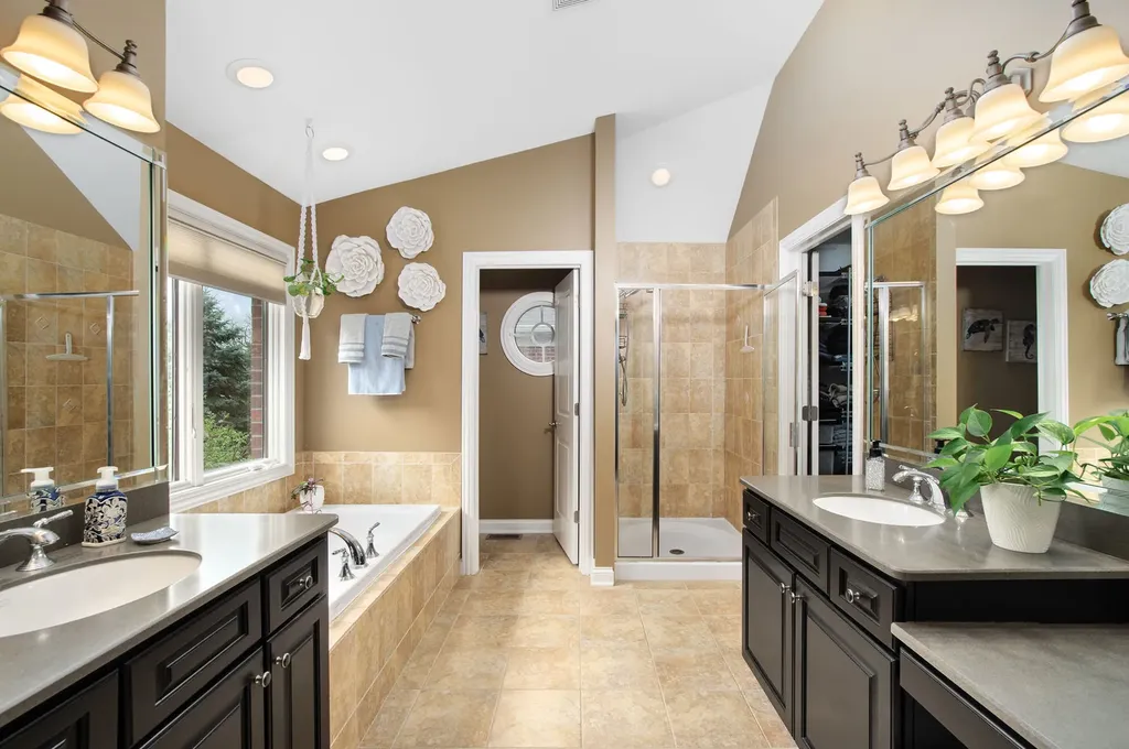 271 Arbor Glen Boulevard Schaumburg IL 60195