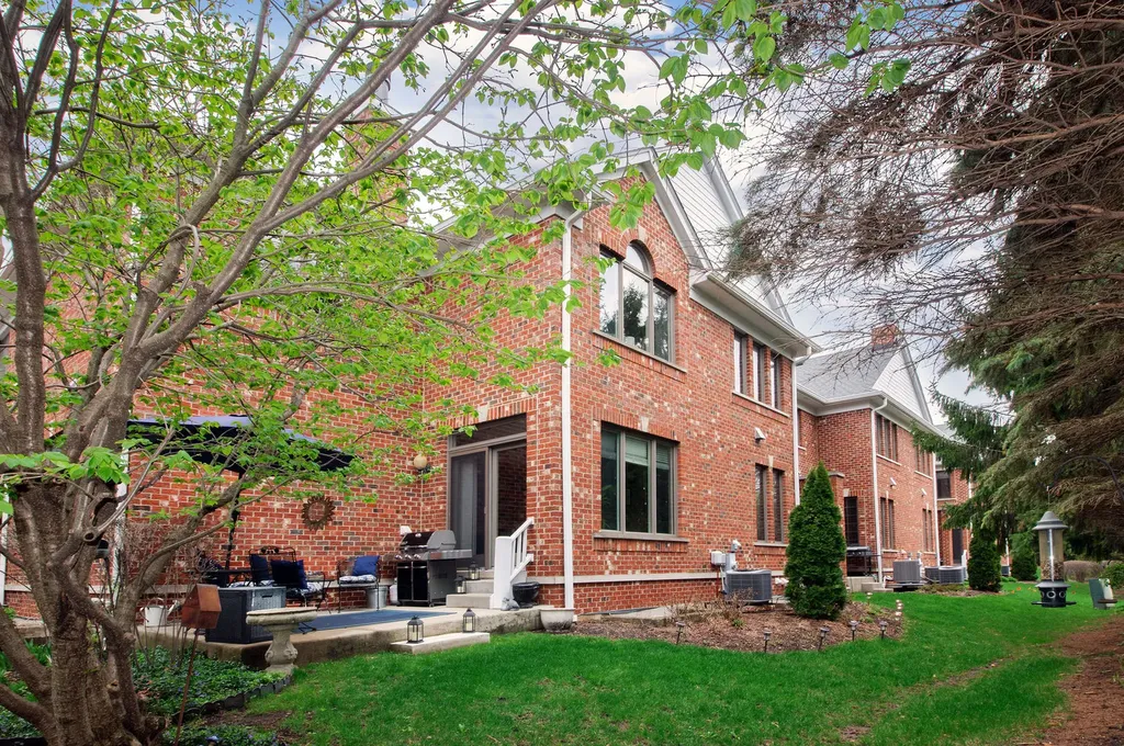 271 Arbor Glen Boulevard Schaumburg IL 60195