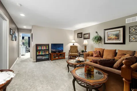 271 Arbor Glen Boulevard Schaumburg IL 60195