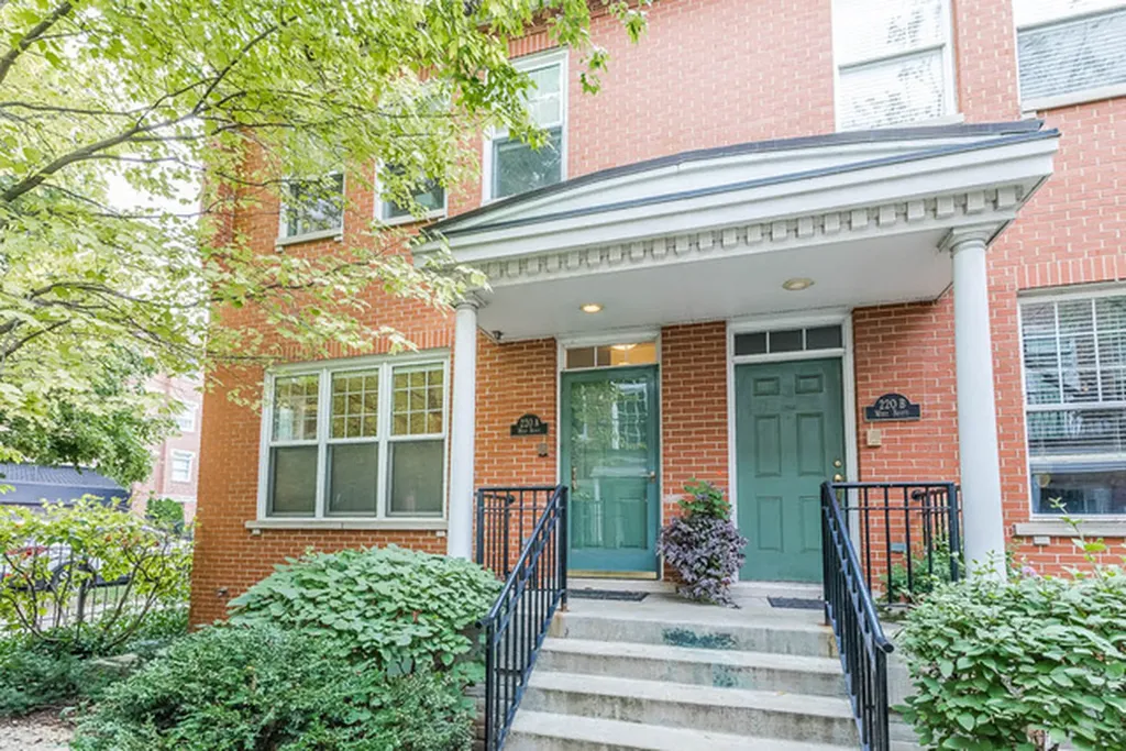220 West Scott Street Chicago IL 60610