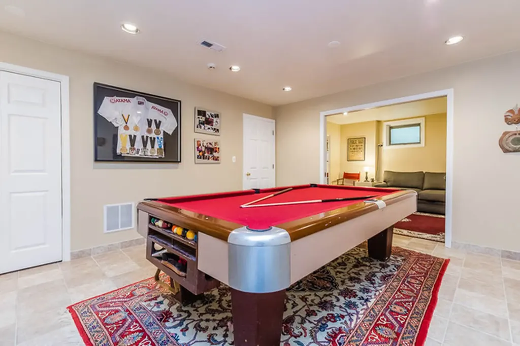 220 West Scott Street Chicago IL 60610