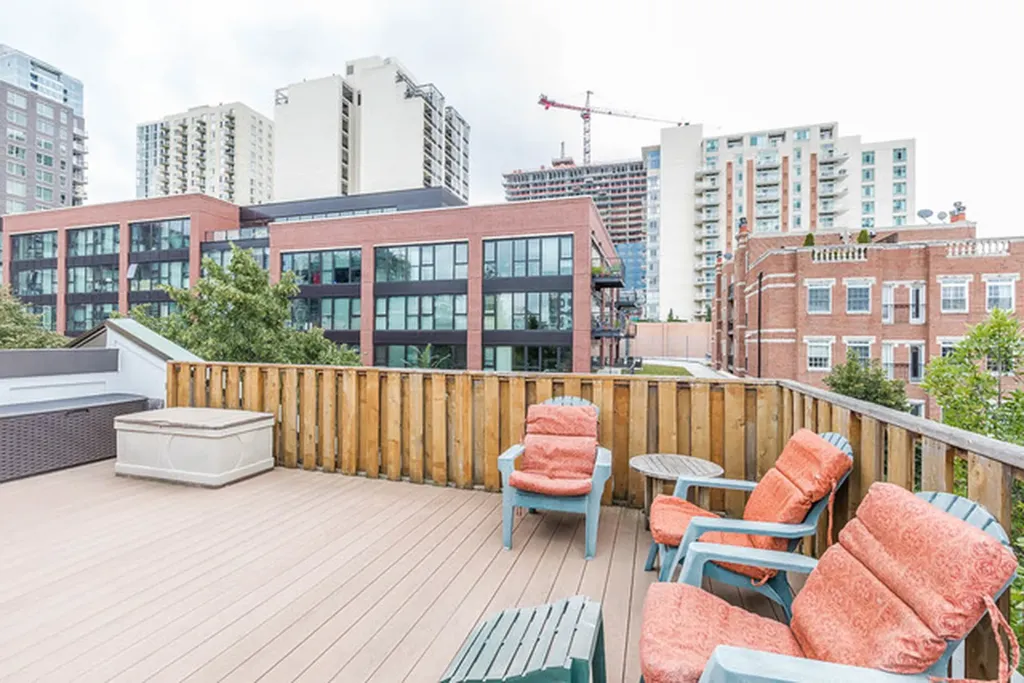 220 West Scott Street Chicago IL 60610