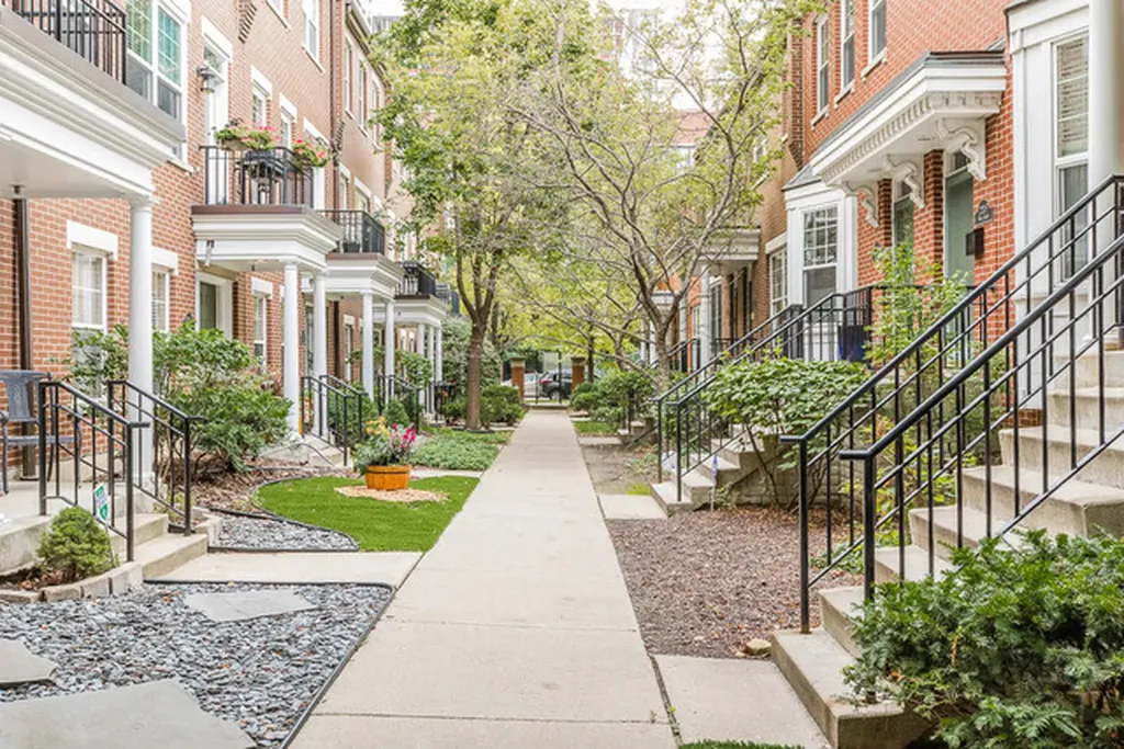 220 West Scott Street Chicago IL 60610