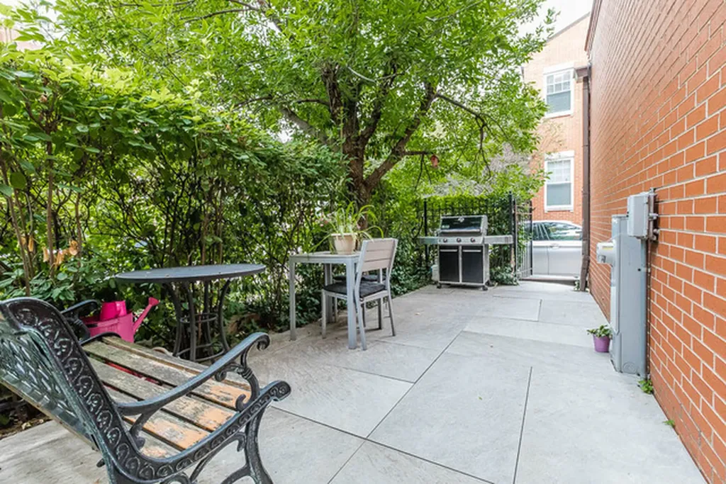 220 West Scott Street Chicago IL 60610