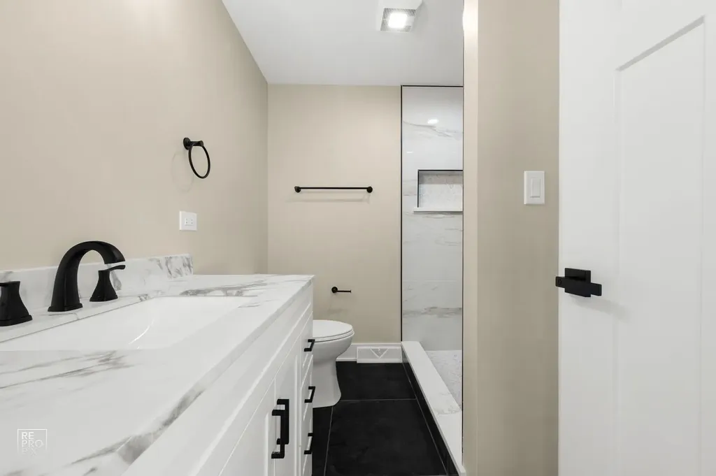 7954 South Kedvale Avenue Chicago IL 60652