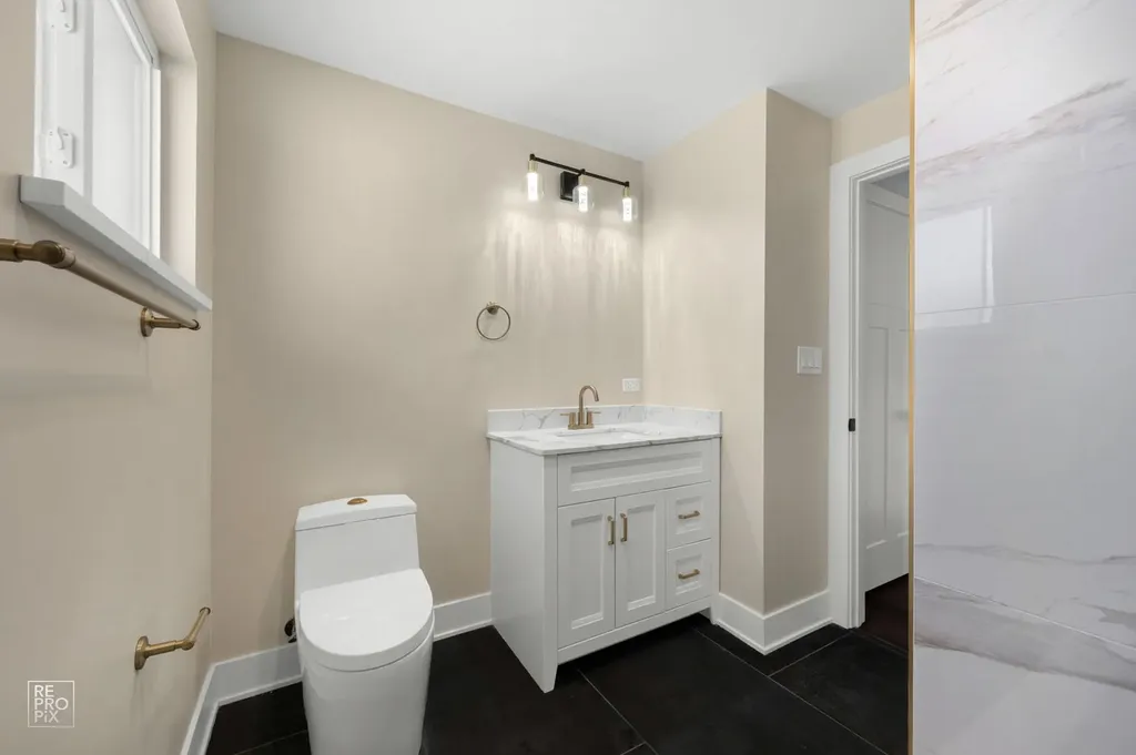 7954 South Kedvale Avenue Chicago IL 60652