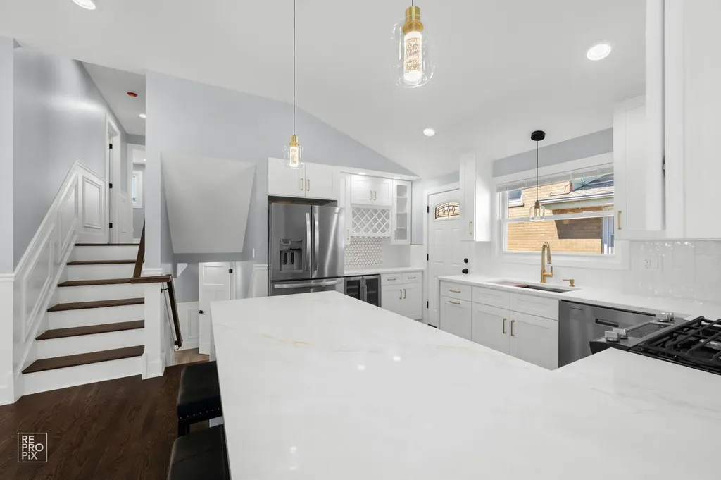 7954 South Kedvale Avenue Chicago IL 60652