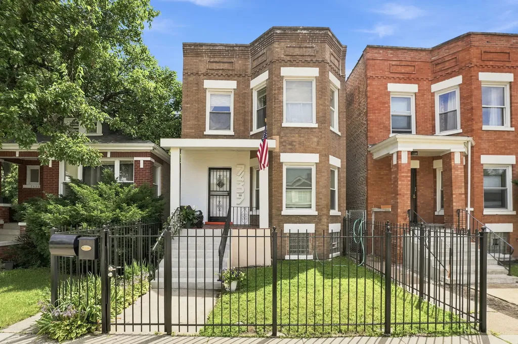 7439 South Ellis Avenue Chicago IL 60619