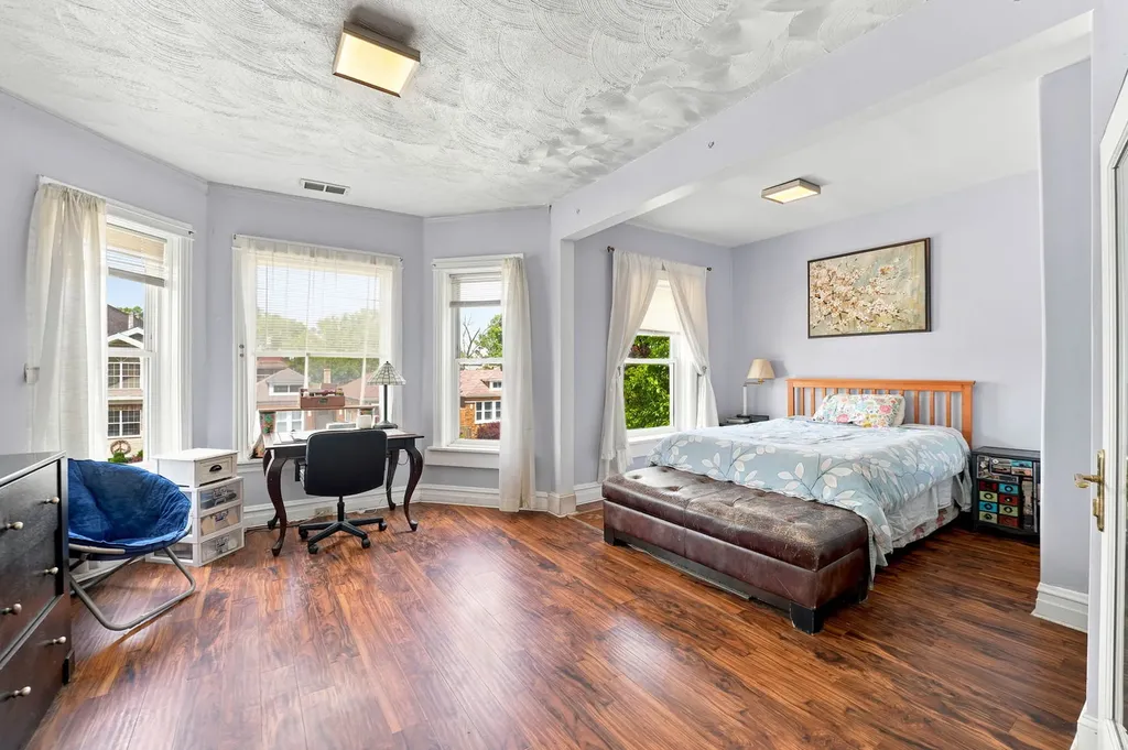 7439 South Ellis Avenue Chicago IL 60619