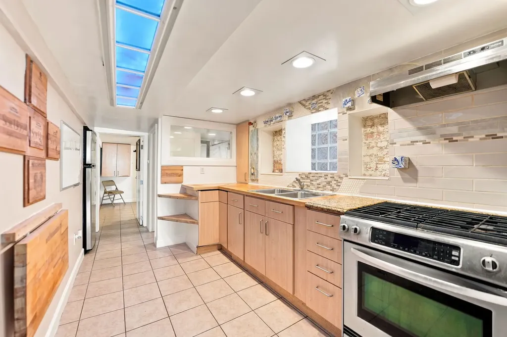 7439 South Ellis Avenue Chicago IL 60619