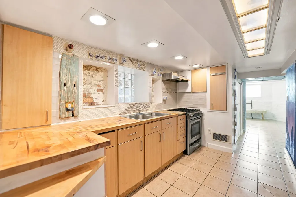 7439 South Ellis Avenue Chicago IL 60619