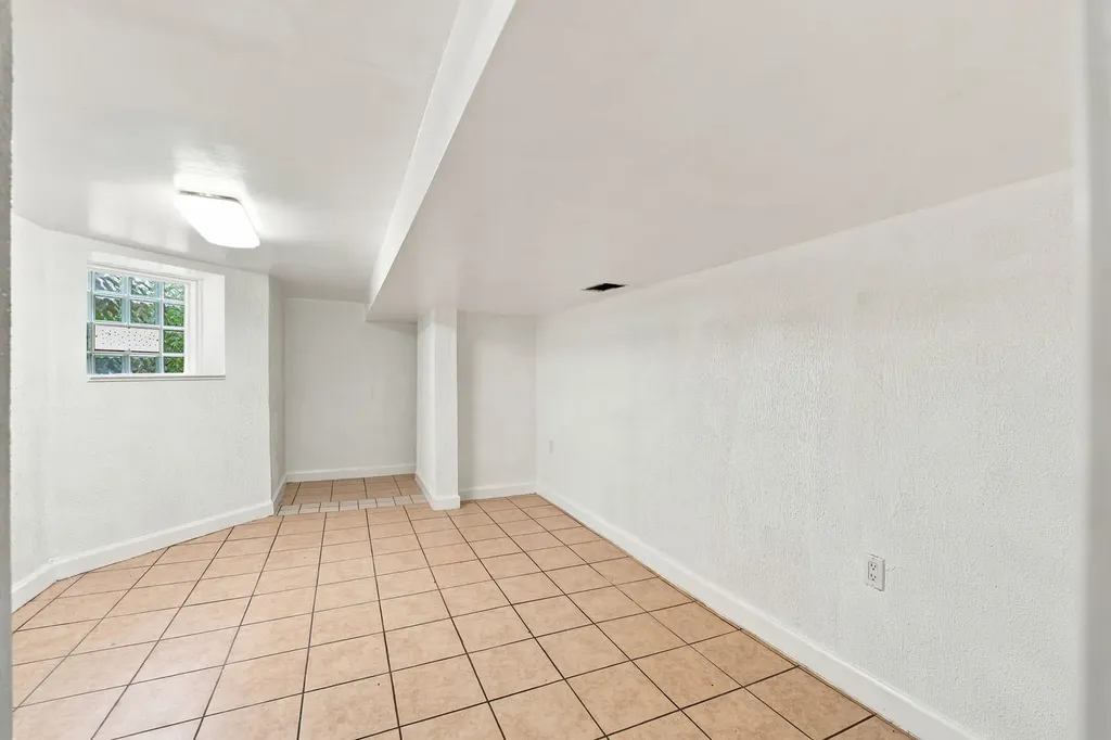 7439 South Ellis Avenue Chicago IL 60619