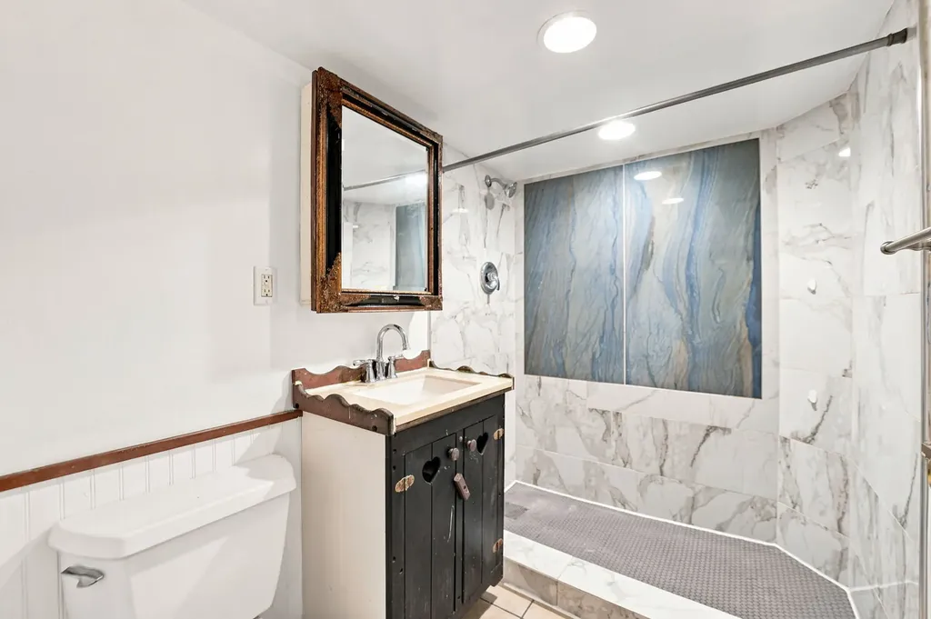 7439 South Ellis Avenue Chicago IL 60619