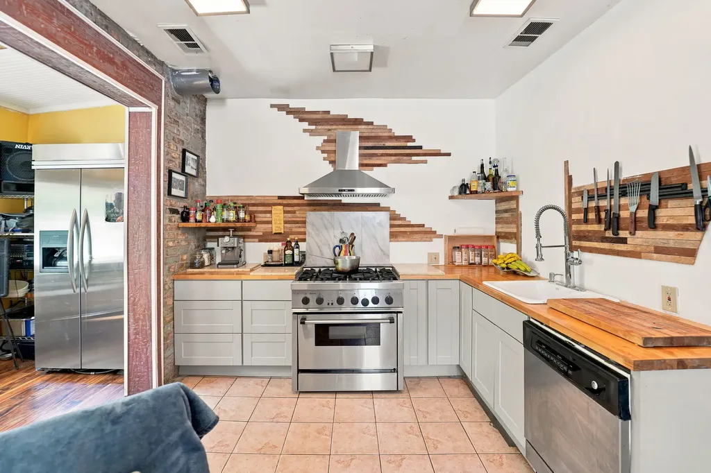 7439 South Ellis Avenue Chicago IL 60619