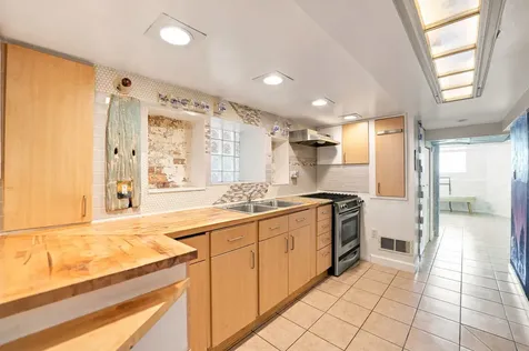 7439 South Ellis Avenue Chicago IL 60619
