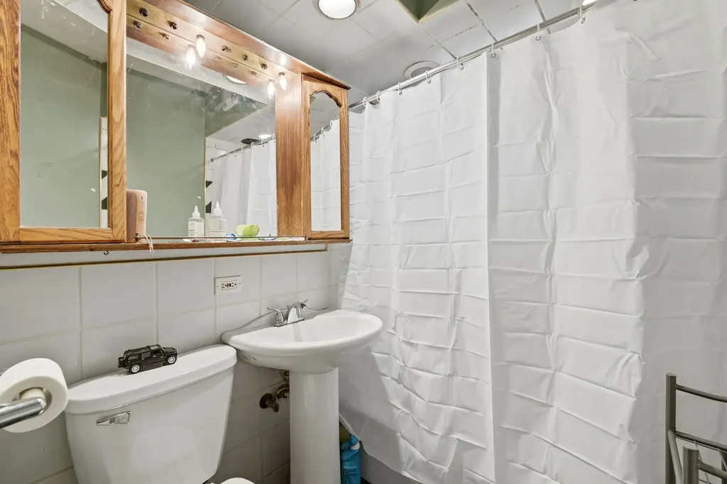 3135 North Kilbourn Avenue Chicago IL 60641