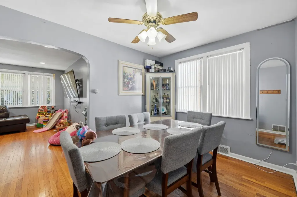 3135 North Kilbourn Avenue Chicago IL 60641