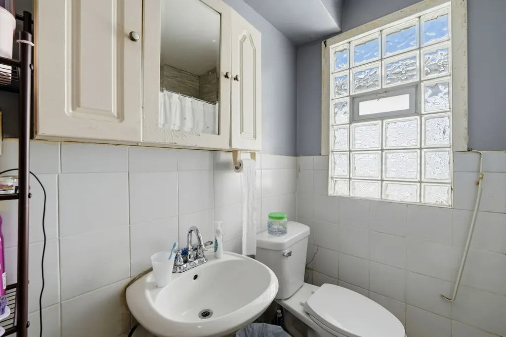 3135 North Kilbourn Avenue Chicago IL 60641