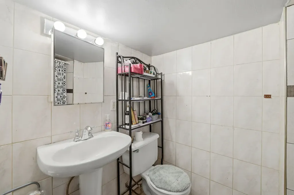 3135 North Kilbourn Avenue Chicago IL 60641