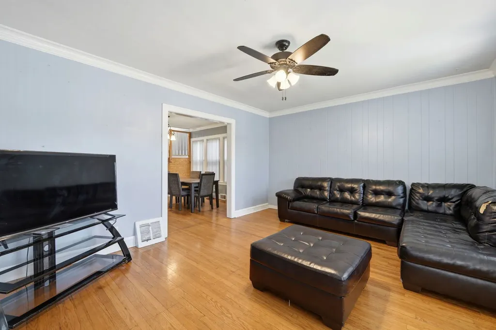 3135 North Kilbourn Avenue Chicago IL 60641