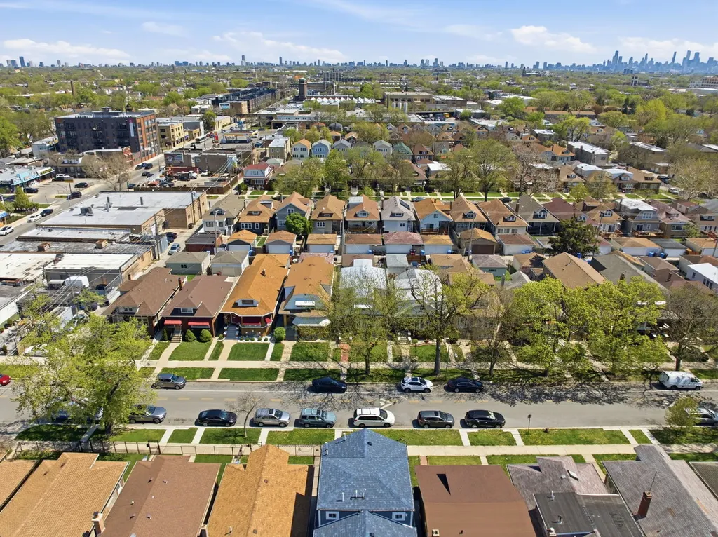 3135 North Kilbourn Avenue Chicago IL 60641