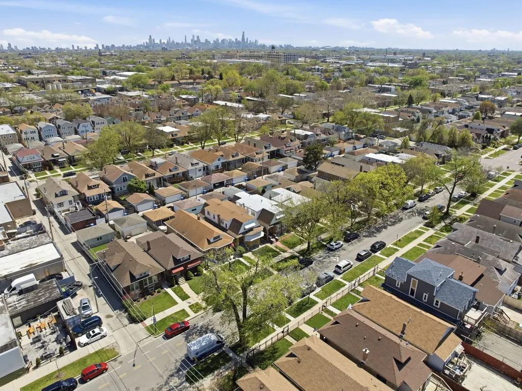 3135 North Kilbourn Avenue Chicago IL 60641